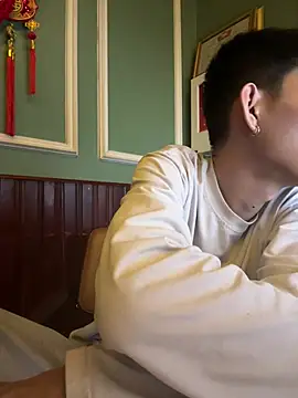 linh21107 online show from April 10, 2:35 pm