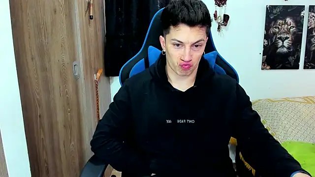 javiersexymann online show from December 11, 5:32 pm