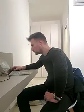 mrlyuis online show from December 18, 3:19 pm