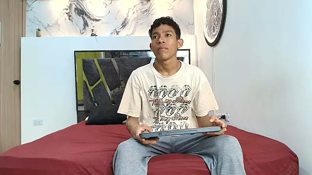 BEAUTY BOYS1 online show from November 2, 7:23 am