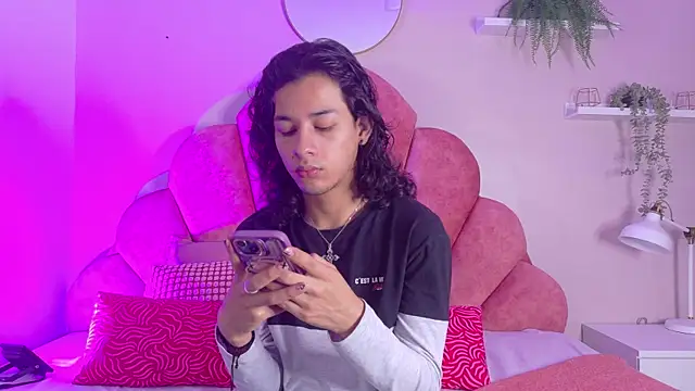 BenjiFiore  online show from October 27, 7:38 pm