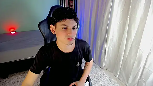 dilan hott  online show from October 3, 8:36 pm