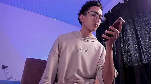 Cj davis  online show from December 13, 8:15 pm