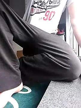 Snapshot of slipperysins chatting on October 26, 9:44 am slipperysins online show from October 26, 9:44 am