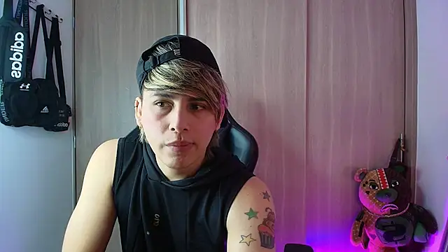 brunothompson3 online show from September 25, 11:24 pm