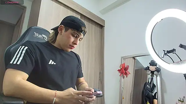 brunothompson3 online show from October 14, 11:34 pm