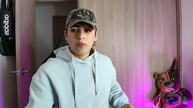 brunothompson3 online show from September 10, 5:06 am