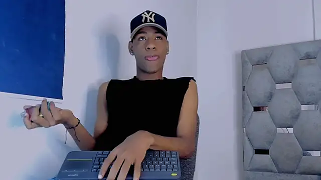 tiago xxx  online show from October 18, 9:31 pm