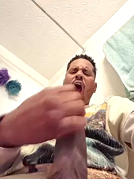 Snapshot of Danypeluche chatting on November 1, 4:05 am Danypeluche online show from November 1, 4:05 am