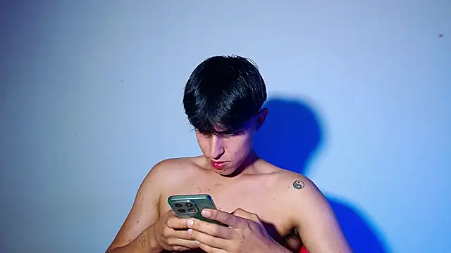 rowanbigboy23 online show from November 18, 2:04 am