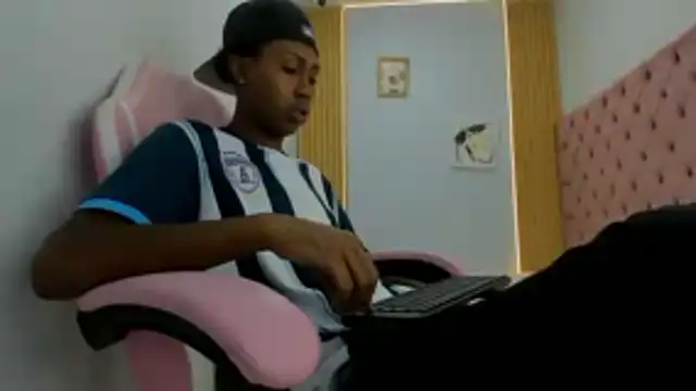 Snapshot of Jax_Maliq chatting on October 19, 2:16 am Jax Maliq online show from October 19, 2:16 am