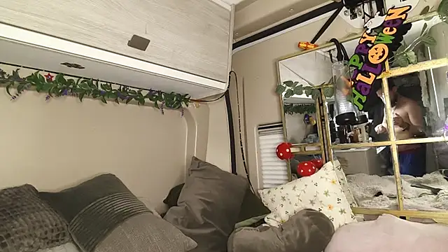 JuliCarl online show from October 30, 8:43 pm