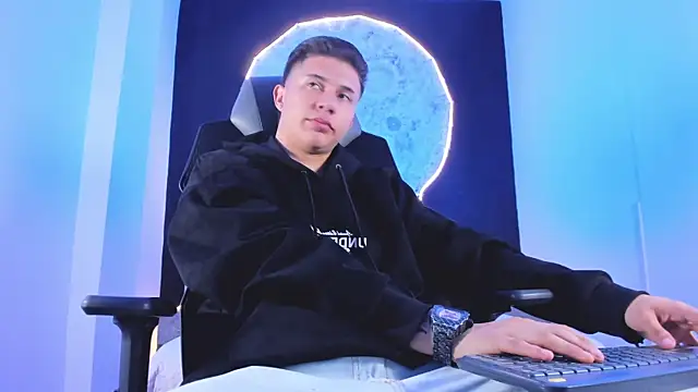 liaamsmiith  online show from November 14, 12:17 pm