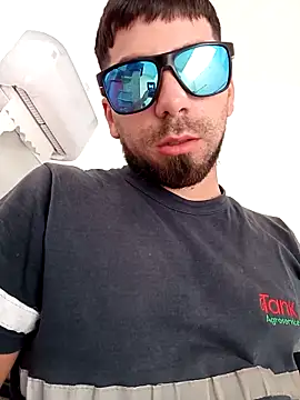 Lushakuiron1 online show from December 16, 8:27 pm