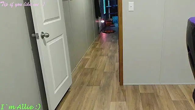 Allie Kat online show from March 8, 2:10 pm