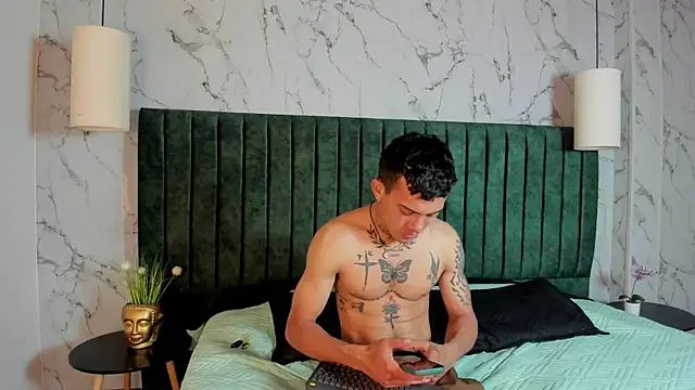 MrJustin  online show from October 29, 8:12 pm