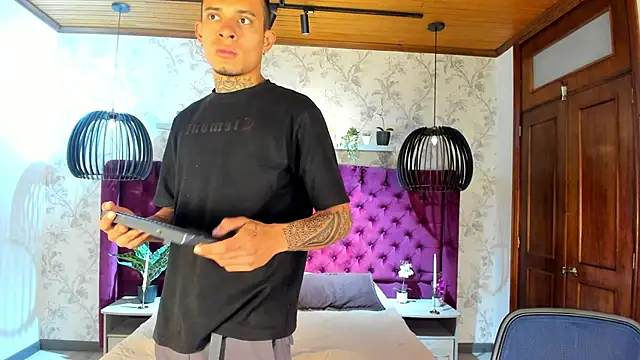 MrJustin  online show from November 30, 7:38 pm