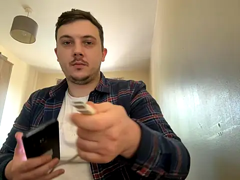 Snapshot of XXKieran chatting on October 12, 11:48 am XXKieran online show from October 12, 11:48 am