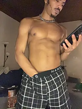 TRILLAHUNG online show from February 14, 5:35 am