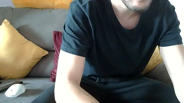 Amicisegreti online show from December 18, 11:50 am