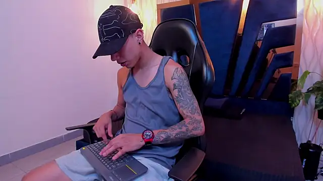 Justin Lakee online show from October 6, 11:20 pm