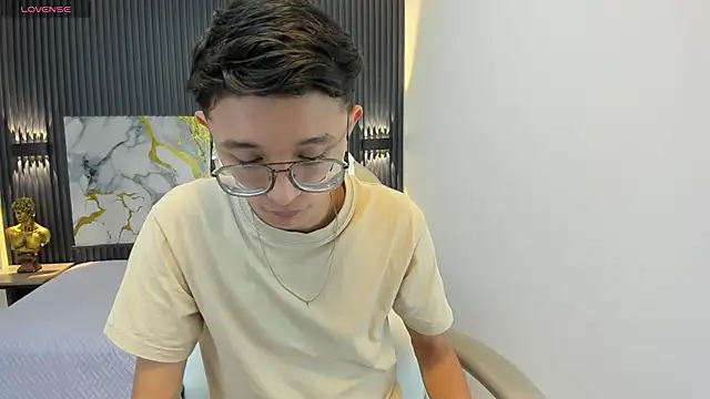 SantiagoRusso18 online show from September 14, 1:02 pm