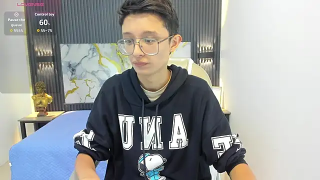 SantiagoRusso18 online show from September 29, 12:35 pm