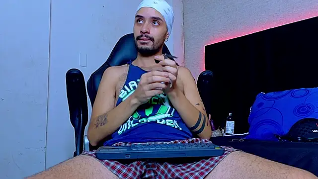 Snapshot of HairyDiamond_ chatting on October 20, 4:11 pm HairyDiamond online show from October 20, 4:11 pm