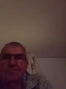 Oldmenhot66 online show from October 31, 6:33 pm