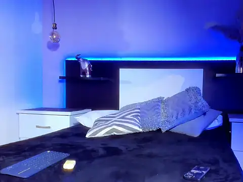 eriikjoness online show from December 14, 7:54 pm