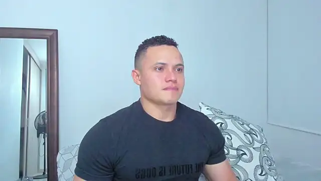 KingLevi01 online show from April 15, 1:27 am