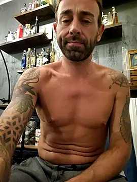 Snapshot of MatteoDom85 chatting on October 5, 8:57 pm MatteoDom85 online show from October 5, 8:57 pm