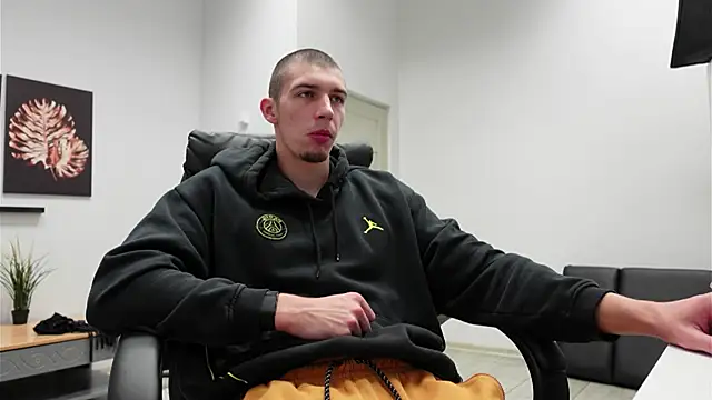 Ryan Dozer online show from October 25, 7:43 am