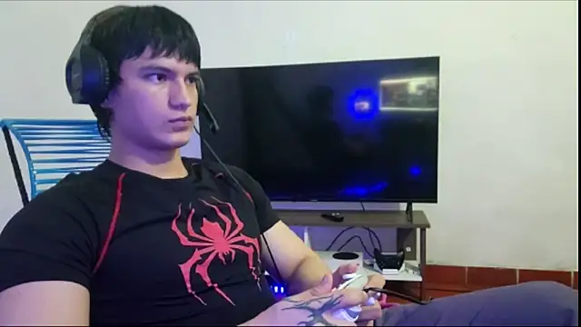 ErickWalton online show from October 26, 7:21 am