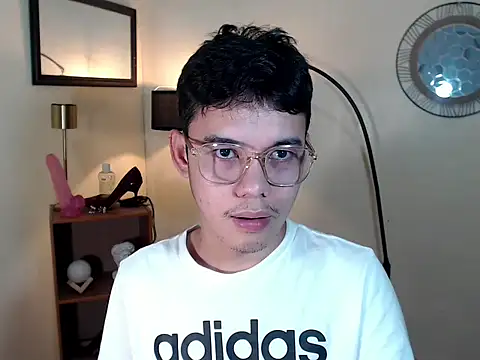 keirflorianxx online show from October 18, 2:05 am