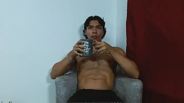 adriel escalante online show from September 19, 1:50 am