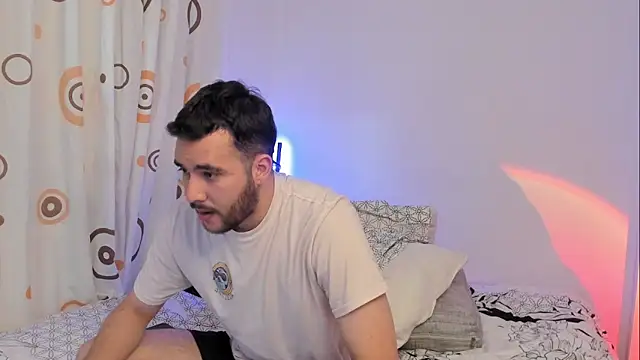 matti de lucaa online show from December 17, 1:46 am