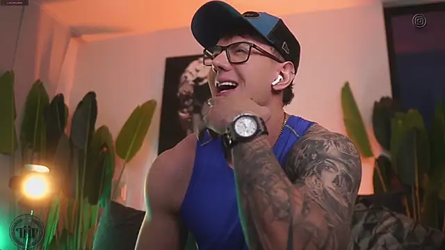 Thomas Falcon online show from December 1, 10:57 pm