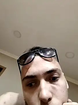 Strawboyy online show from October 30, 4:52 pm