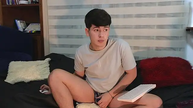 tightncuteass online show from March 16, 3:35 am