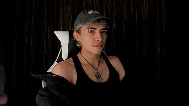 guynextdo0r online show from December 17, 11:00 pm