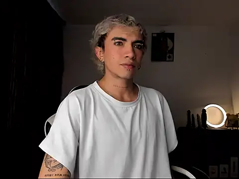 guynextdo0r online show from October 16, 6:49 pm