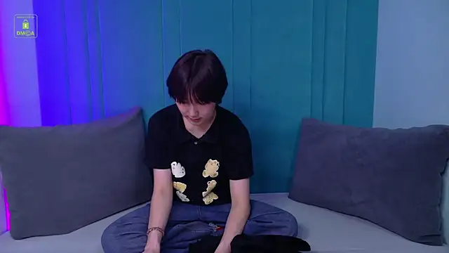 HeejinWang online show from April 14, 8:08 pm