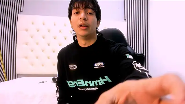 toji luxxer online show from December 5, 3:46 am