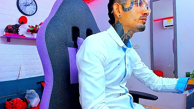 boy tatto777 online show from September 25, 1:43 pm