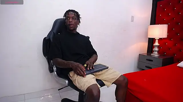 SkylerBigxxx online show from September 26, 4:10 am