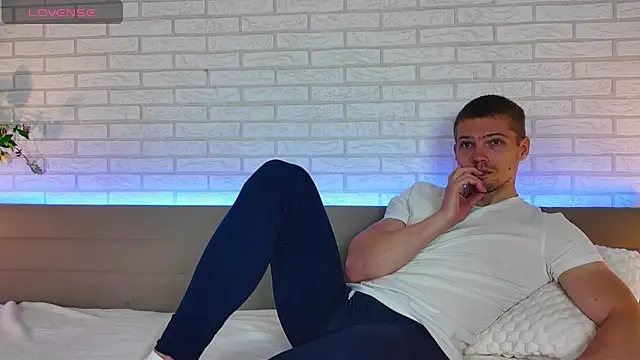 GarettVoss online show from September 27, 4:43 am