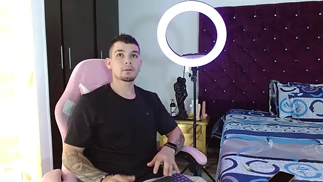 BooyHott  online show from November 5, 6:43 pm