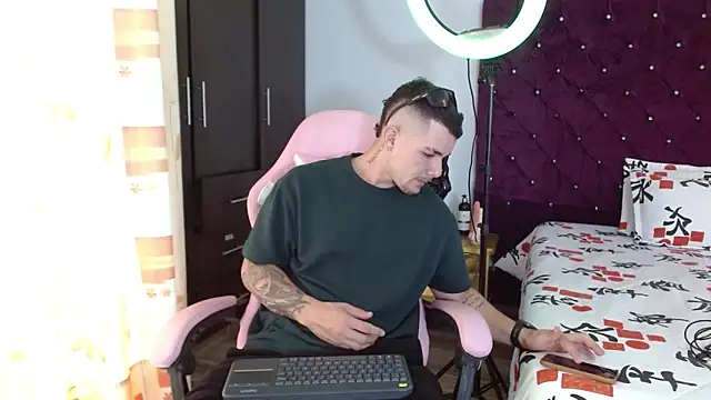 BooyHott  online show from November 10, 6:57 pm