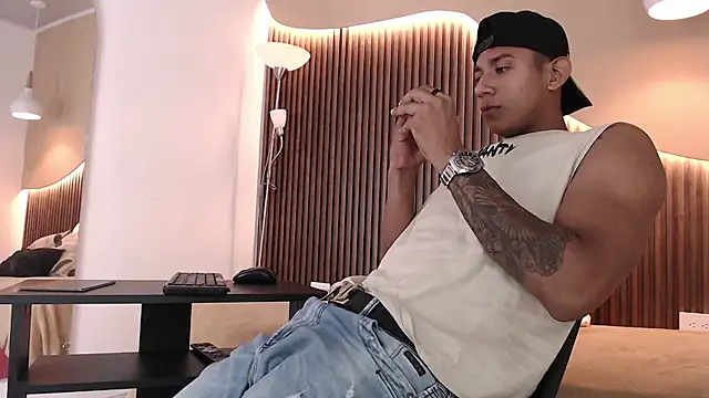 Aiden steel online show from September 25, 1:43 pm